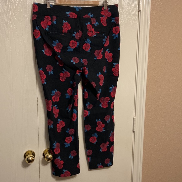 Red floral LB Lane Bryant pants 16R The Allie Fit - Picture 2 of 3